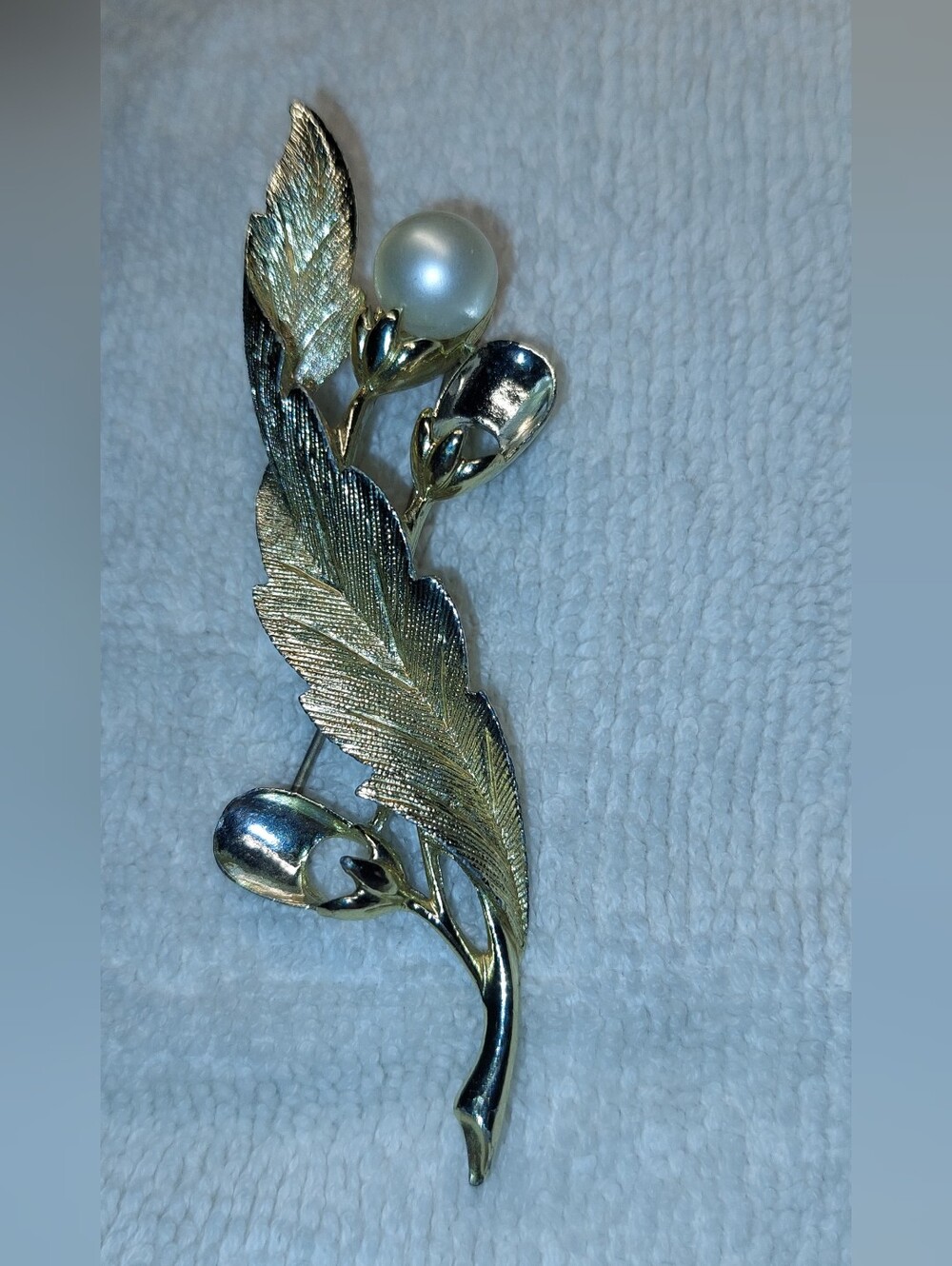 Sarah Coventry Gold-Tone Leaf Pearl Accent Brooch - Women's Jewelry